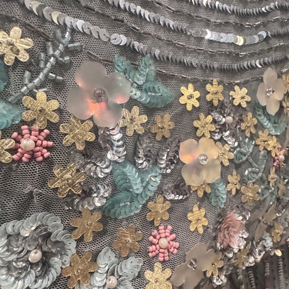 MAC DUGGAL
Sequined V Neck Floral Embellished Cape Sleeve Gown - Picture 4 of 10